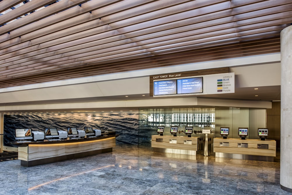 Hyatt Regency Chicago — Hotel building in Chicago, Illinois
