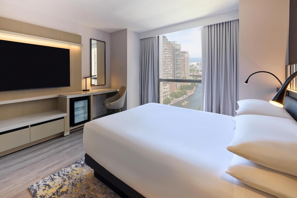 Hyatt Regency Chicago — Hotel rooms in Chicago, Illinois