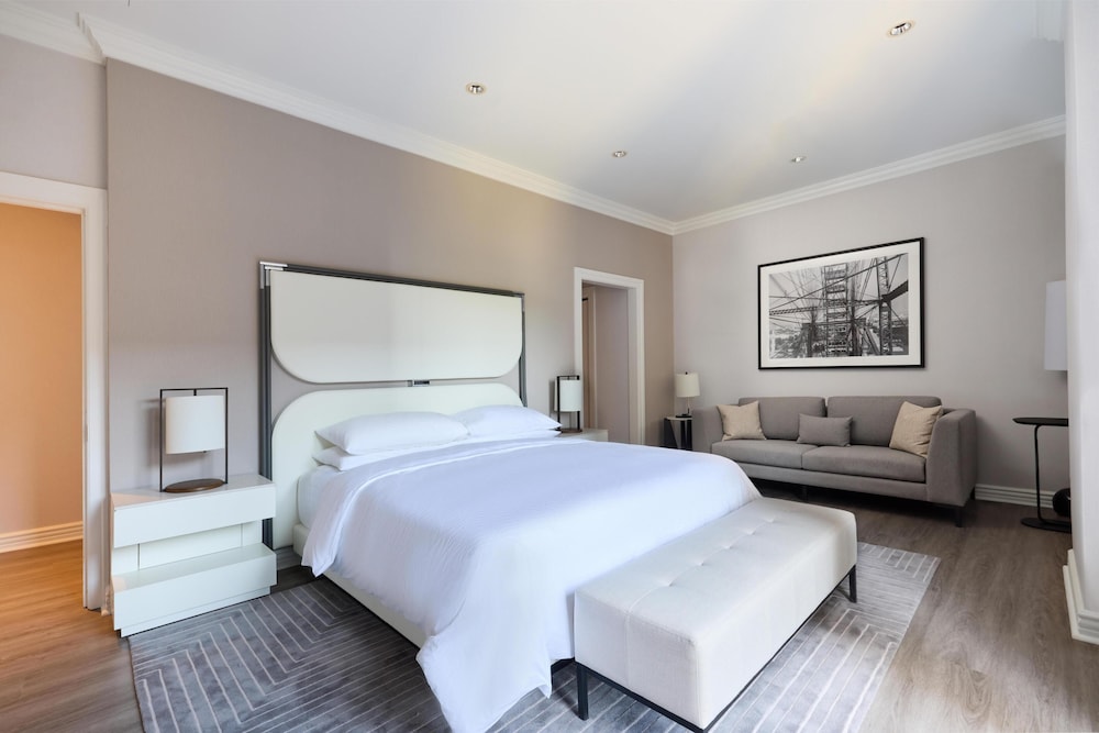 Hyatt Regency Chicago — Hotel rooms in Chicago, Illinois