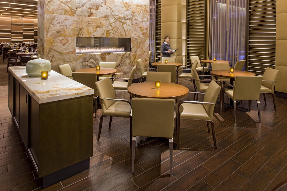 Hyatt Regency Chicago — Restaurant & bars in Chicago, Illinois