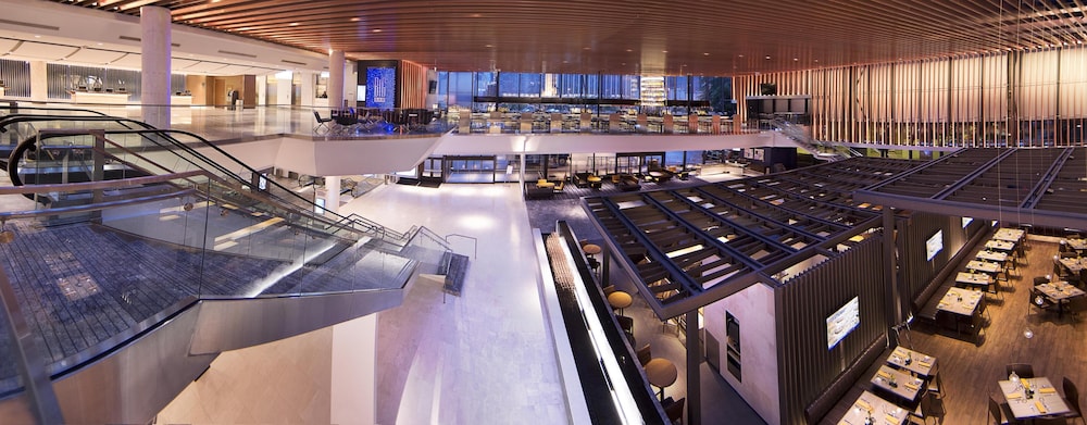 Hyatt Regency Chicago — Restaurant & bars in Chicago, Illinois