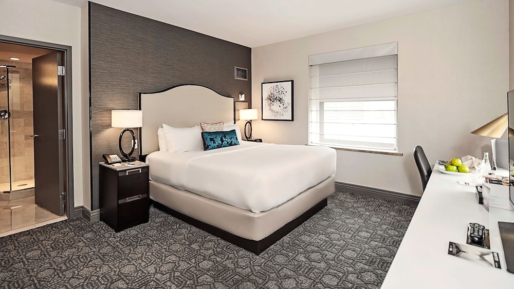 InterContinental Chicago Magnificent Mile by IHG — Hotel rooms in Chicago, Illinois