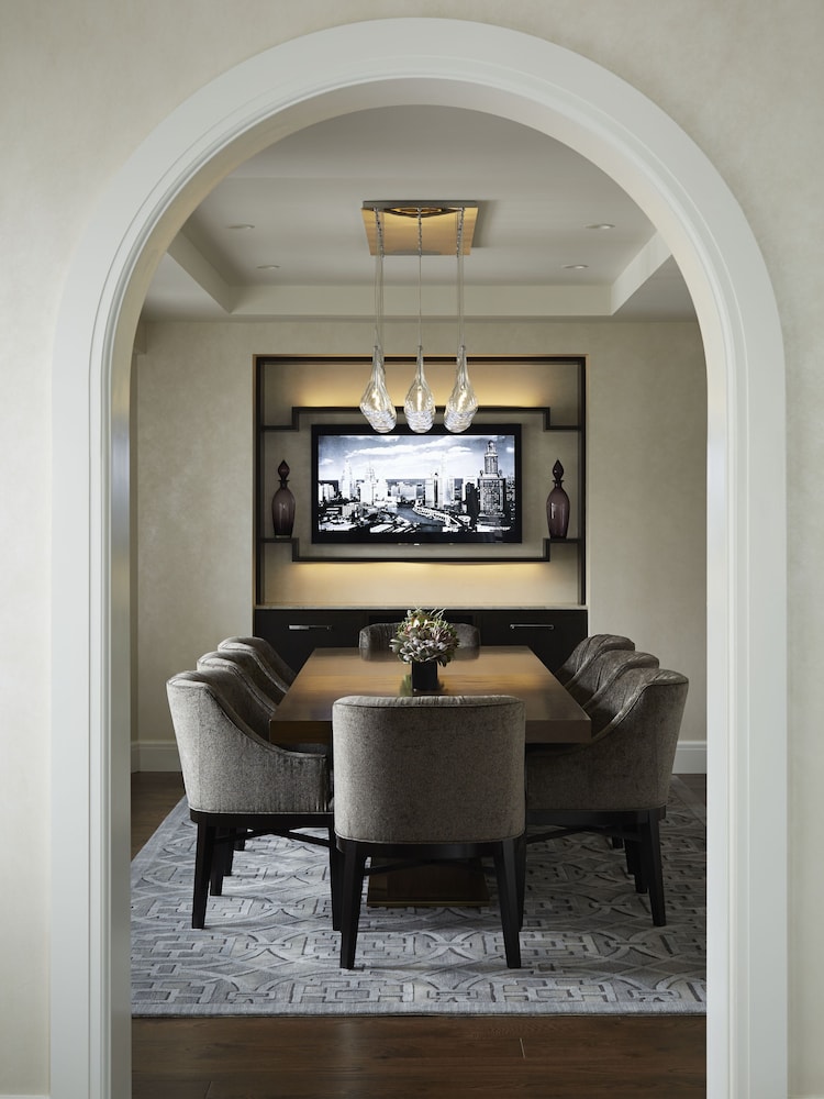 InterContinental Chicago Magnificent Mile by IHG — Restaurant & bars in Chicago, Illinois