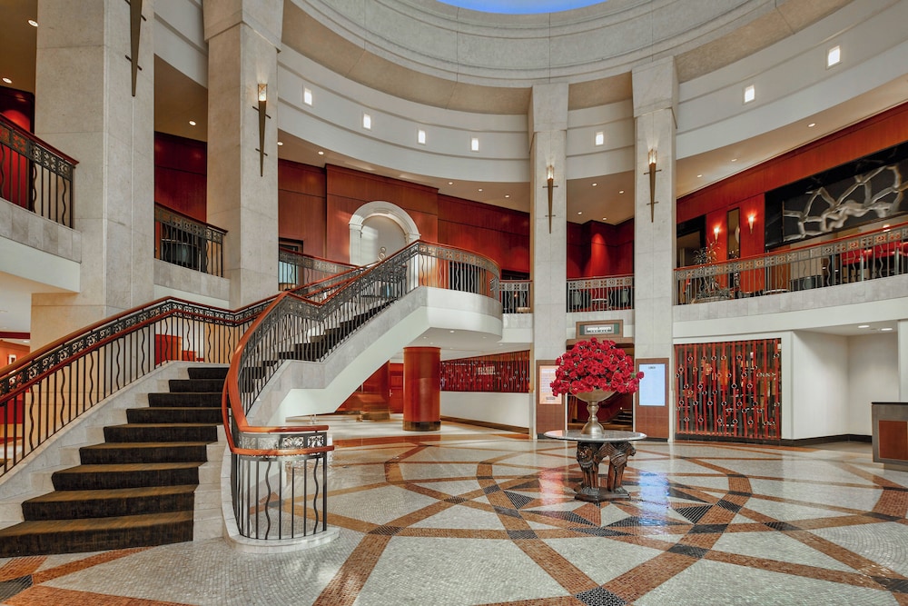 InterContinental Chicago Magnificent Mile by IHG — Hotel building in Chicago, Illinois