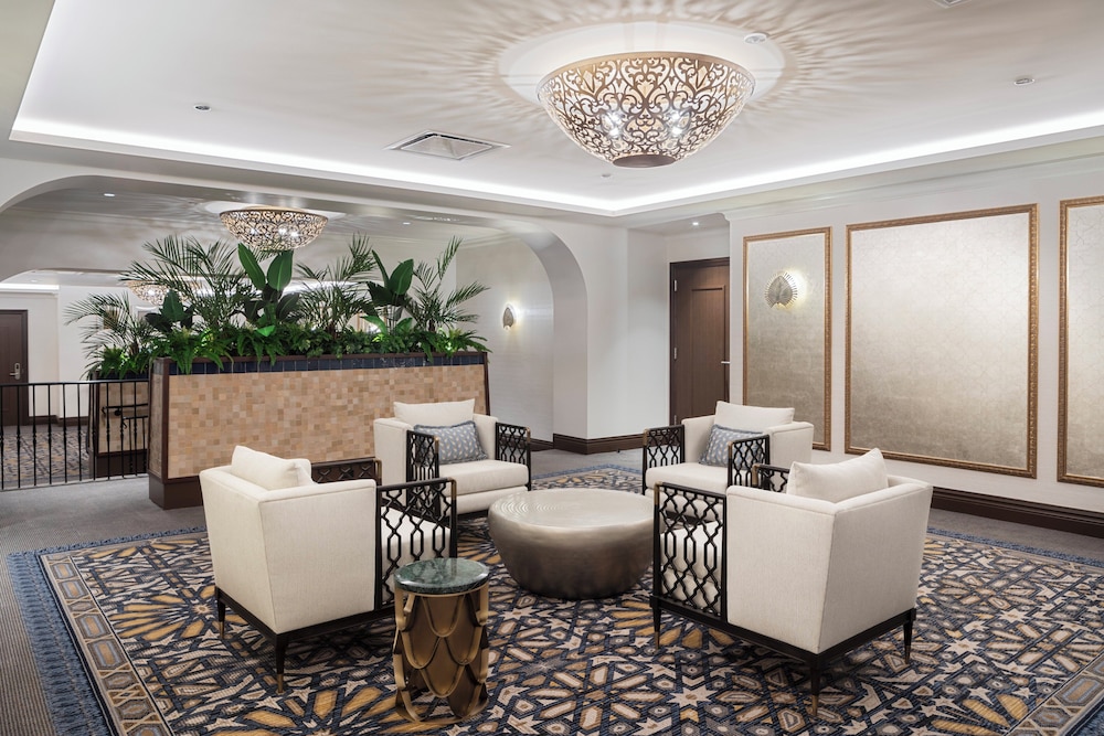 InterContinental Chicago Magnificent Mile by IHG — Hotel building in Chicago, Illinois