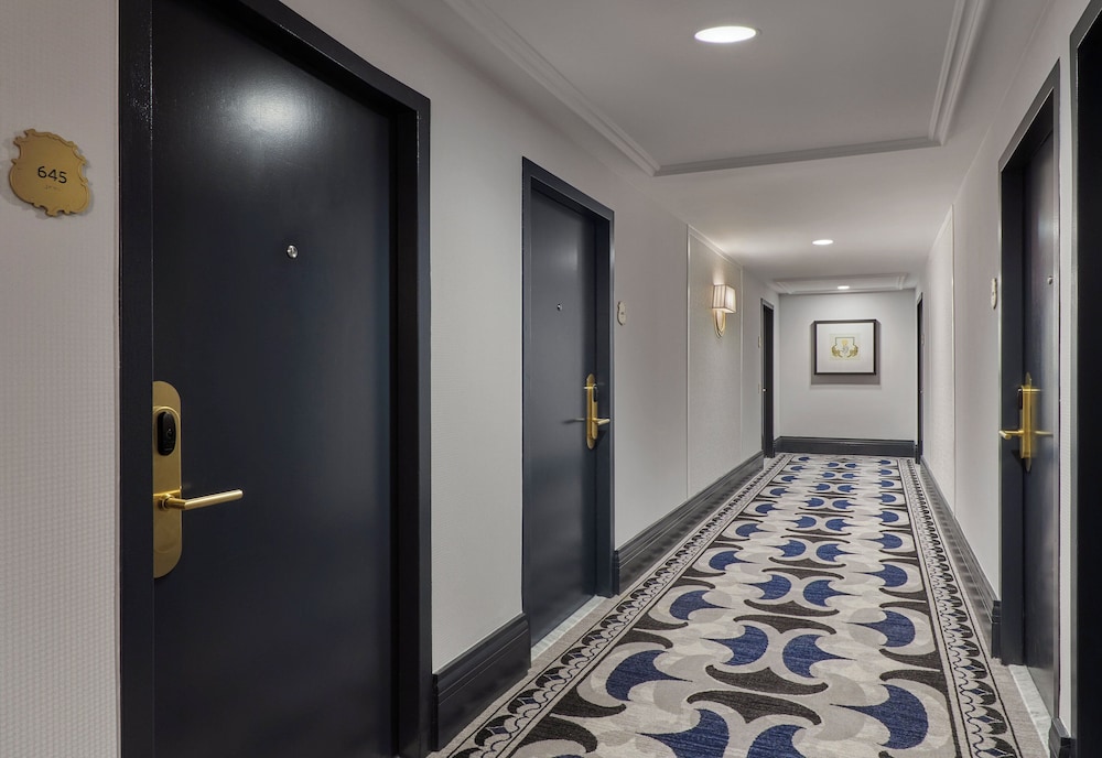 InterContinental Chicago Magnificent Mile by IHG — Hotel building in Chicago, Illinois