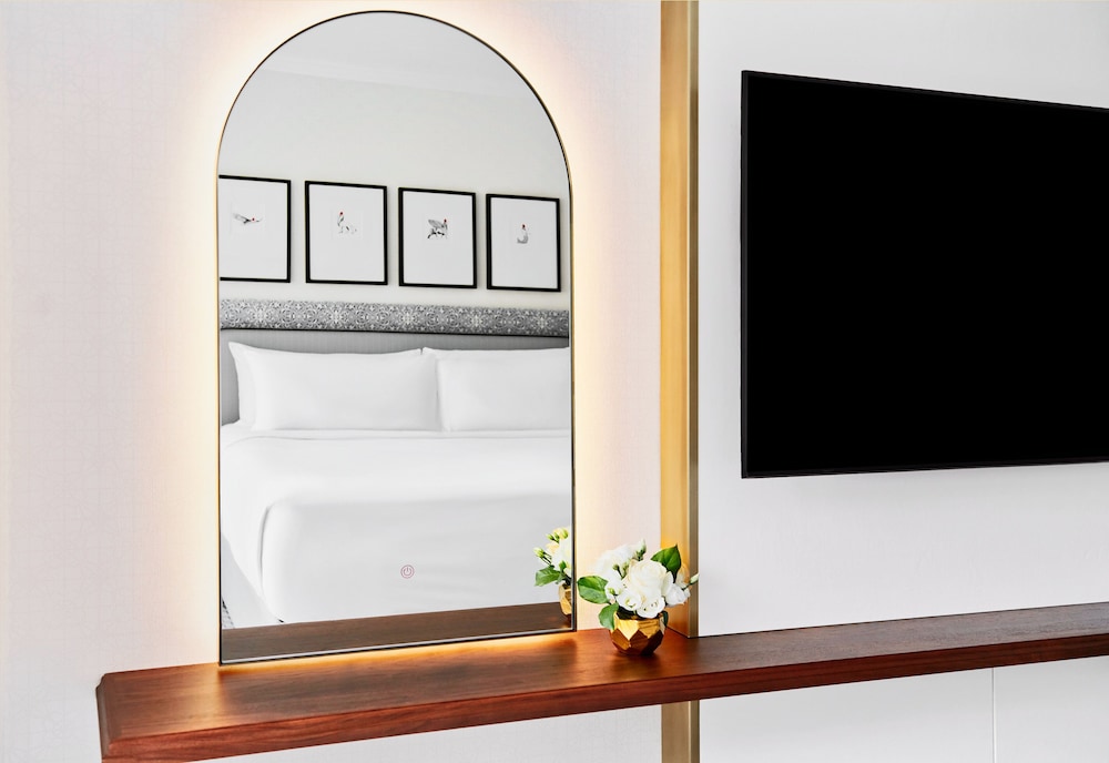 InterContinental Chicago Magnificent Mile by IHG — Hotel rooms in Chicago, Illinois