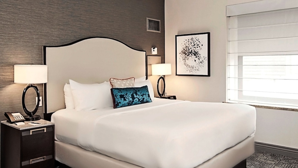 InterContinental Chicago Magnificent Mile by IHG — Hotel rooms in Chicago, Illinois