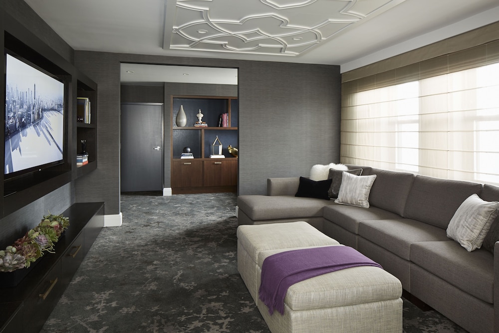 InterContinental Chicago Magnificent Mile by IHG — Hotel rooms in Chicago, Illinois