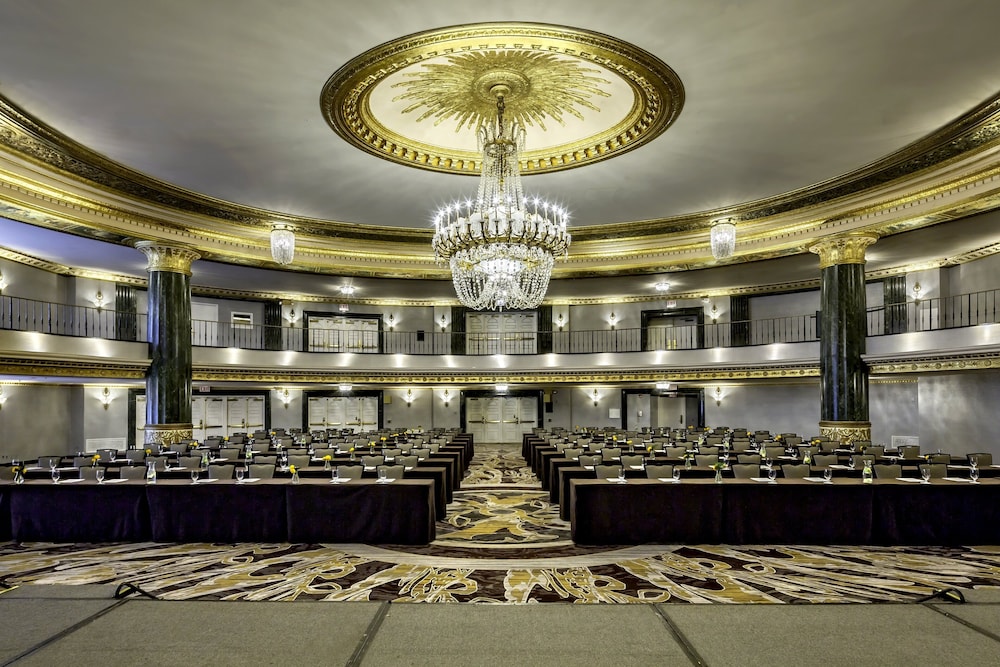 InterContinental Chicago Magnificent Mile by IHG — Hotel building in Chicago, Illinois