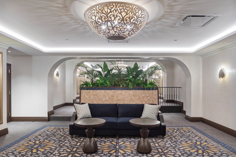InterContinental Chicago Magnificent Mile by IHG — Hotel building in Chicago, Illinois