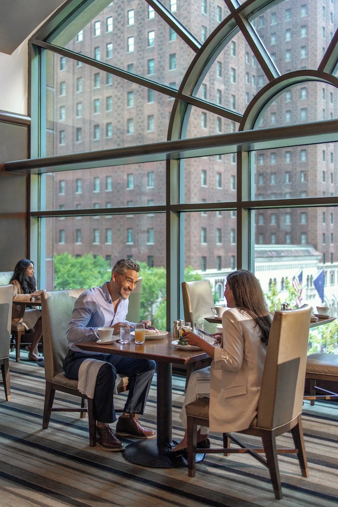 Omni Chicago Hotel — Restaurant & bars in Chicago, Illinois