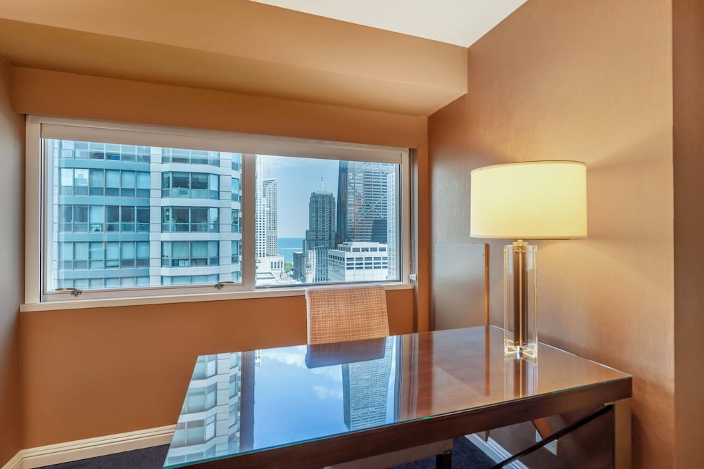 Omni Chicago Hotel — Hotel rooms in Chicago, Illinois