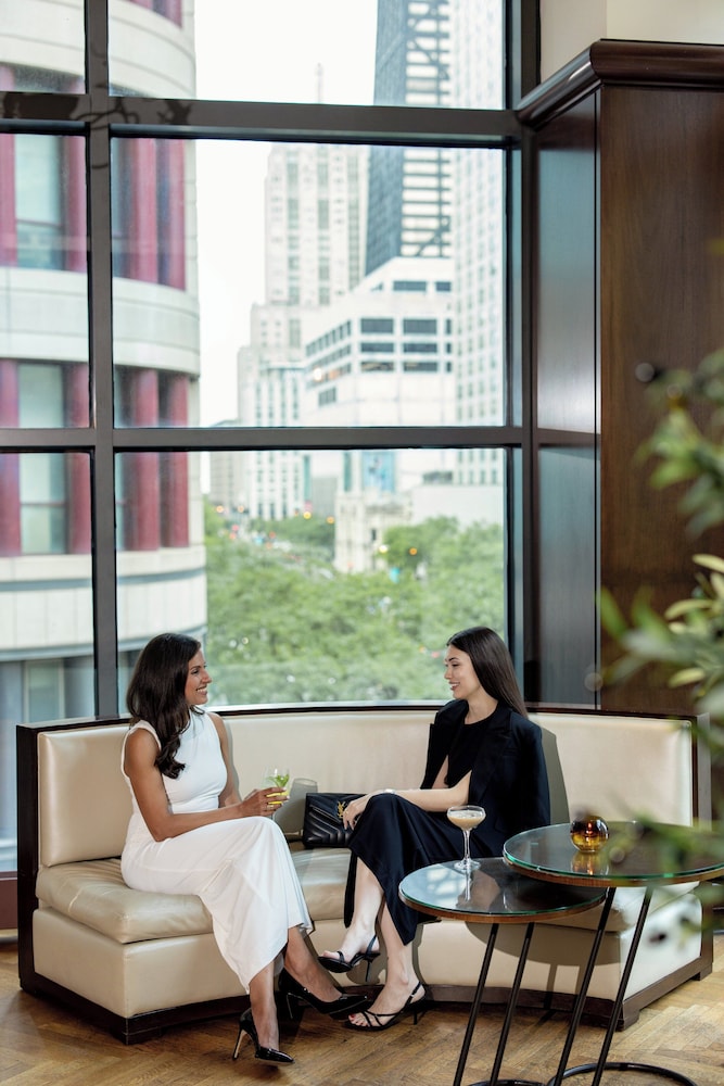 Omni Chicago Hotel — Restaurant & bars in Chicago, Illinois