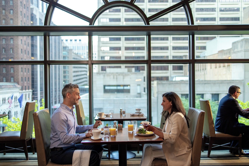 Omni Chicago Hotel — Restaurant & bars in Chicago, Illinois