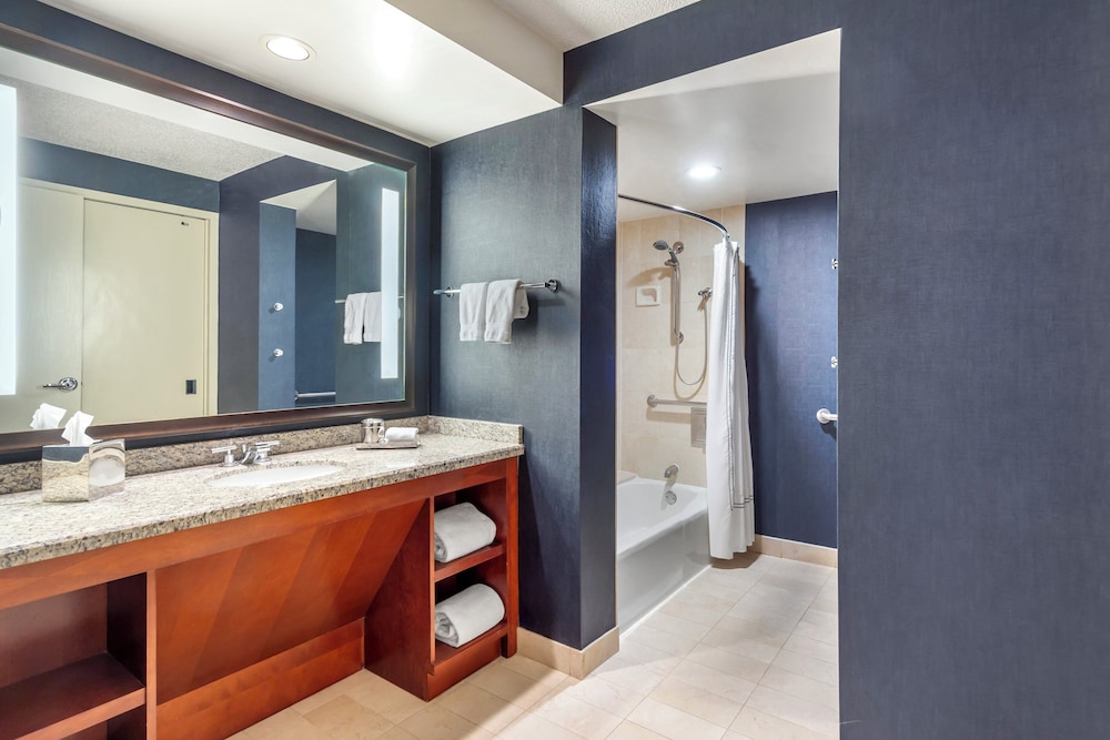 Omni Chicago Hotel — Hotel rooms in Chicago, Illinois