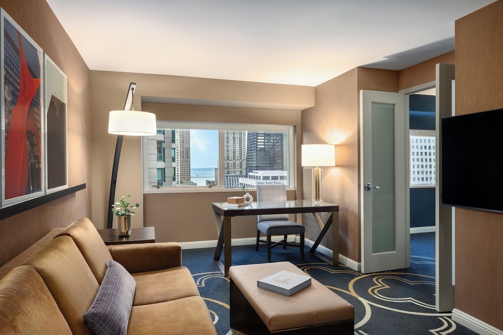 Omni Chicago Hotel — Hotel rooms in Chicago, Illinois