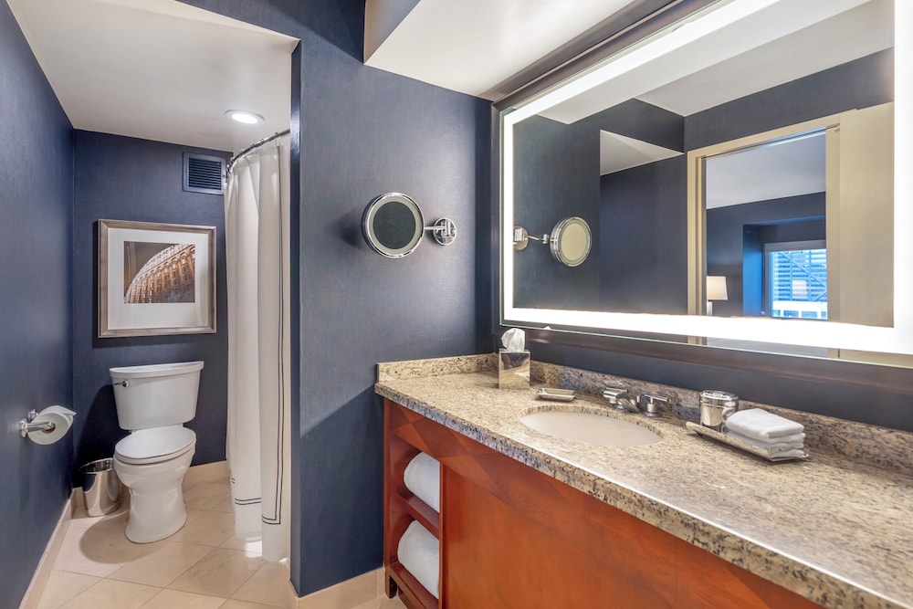 Omni Chicago Hotel — Hotel rooms in Chicago, Illinois