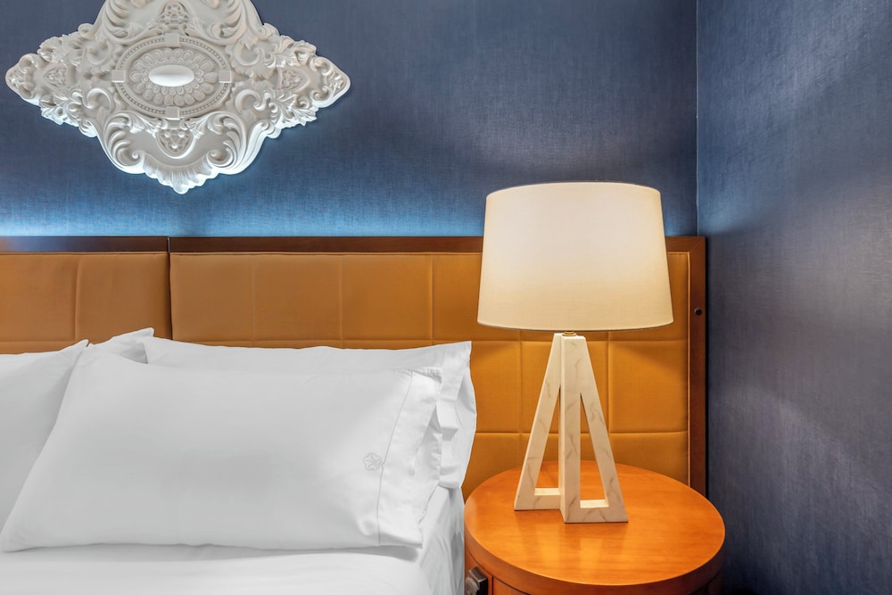 Omni Chicago Hotel — Hotel rooms in Chicago, Illinois