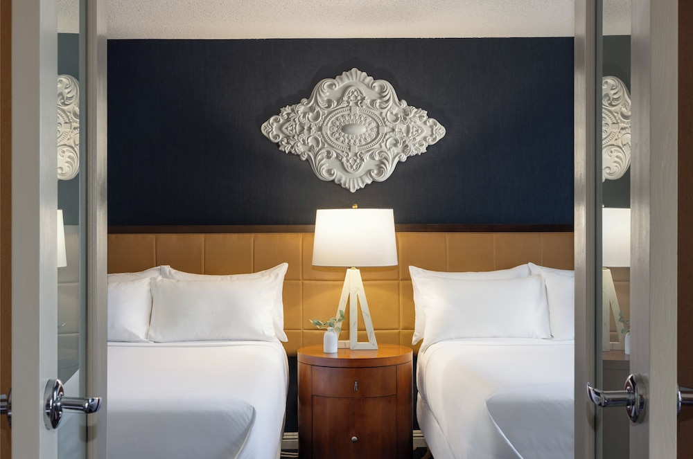 Omni Chicago Hotel — Hotel rooms in Chicago, Illinois