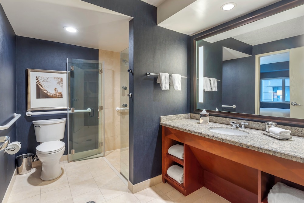 Omni Chicago Hotel — Hotel rooms in Chicago, Illinois