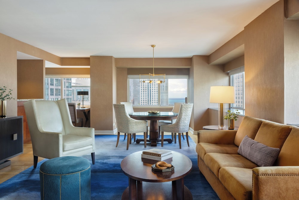 Omni Chicago Hotel — Hotel rooms in Chicago, Illinois