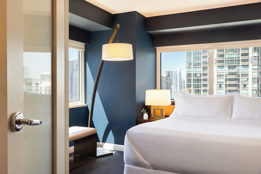 Omni Chicago Hotel — Hotel rooms in Chicago, Illinois