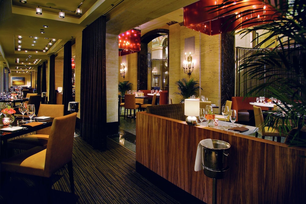 Palmer House a Hilton Hotel — Restaurant & bars in Chicago, Illinois