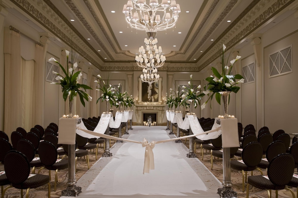 Palmer House a Hilton Hotel — Restaurant & bars in Chicago, Illinois