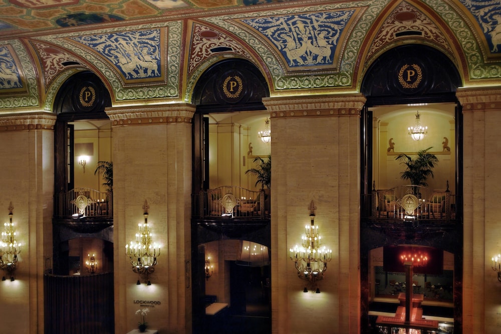 Palmer House a Hilton Hotel — Restaurant & bars in Chicago, Illinois