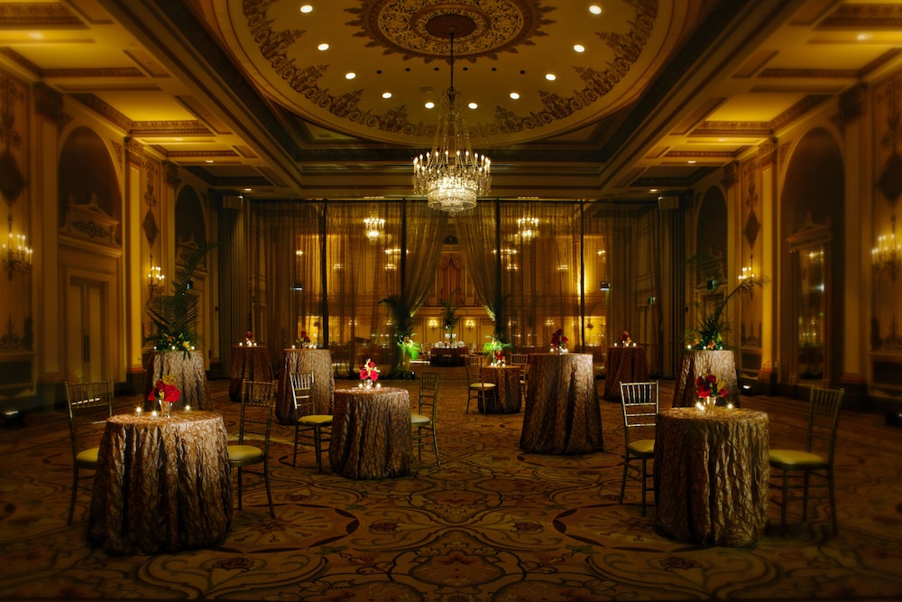 Palmer House a Hilton Hotel — Restaurant & bars in Chicago, Illinois