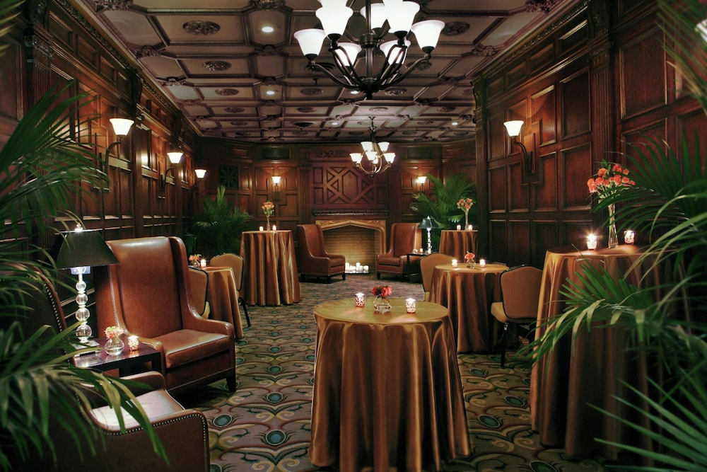 Palmer House a Hilton Hotel — Restaurant & bars in Chicago, Illinois