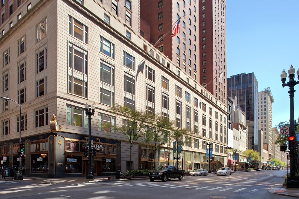 Palmer House a Hilton Hotel — Main photo in Chicago, Illinois