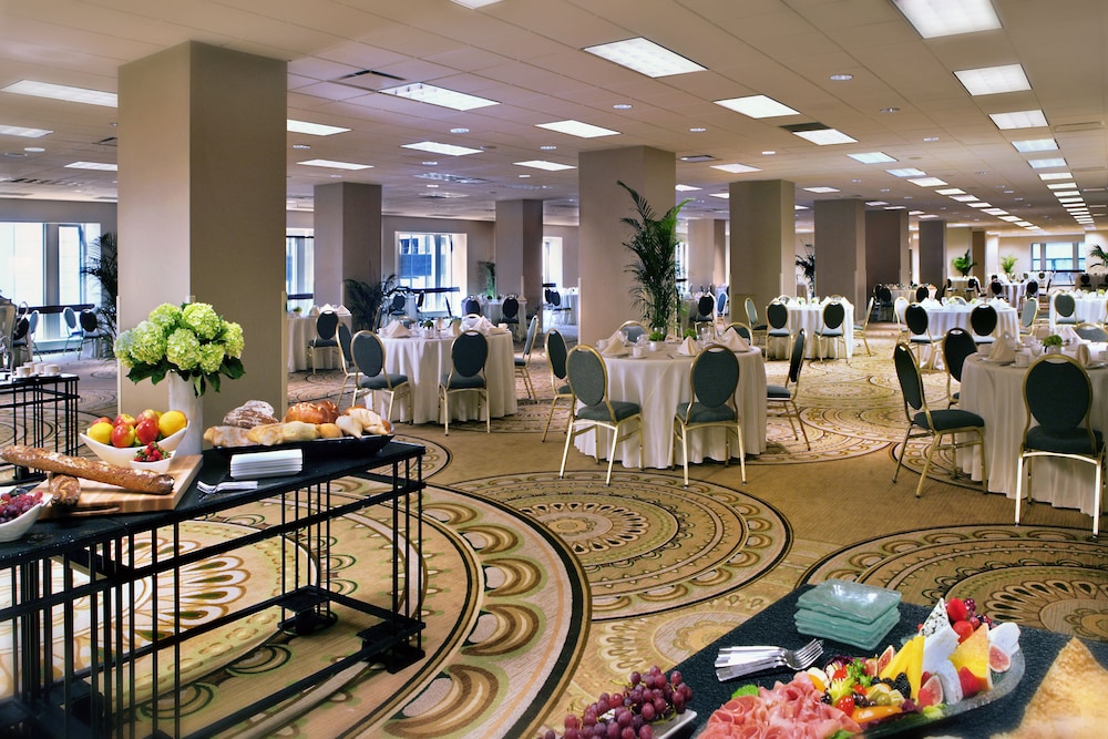 Palmer House a Hilton Hotel — Restaurant & bars in Chicago, Illinois