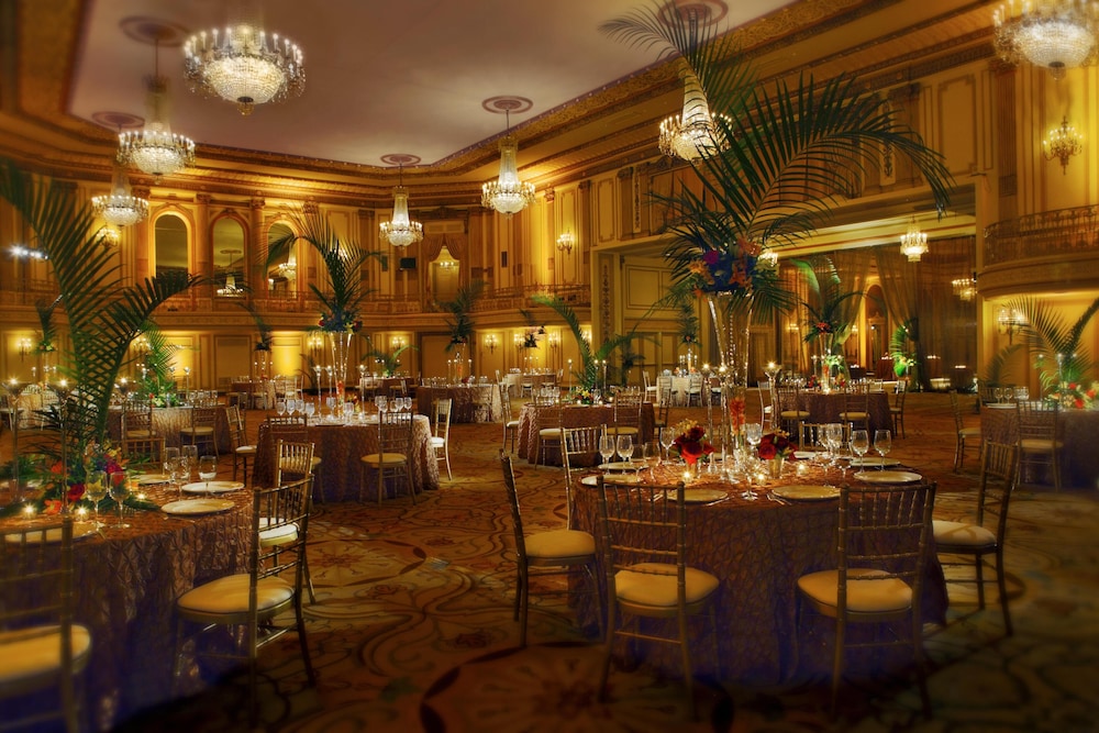 Palmer House a Hilton Hotel — Restaurant & bars in Chicago, Illinois