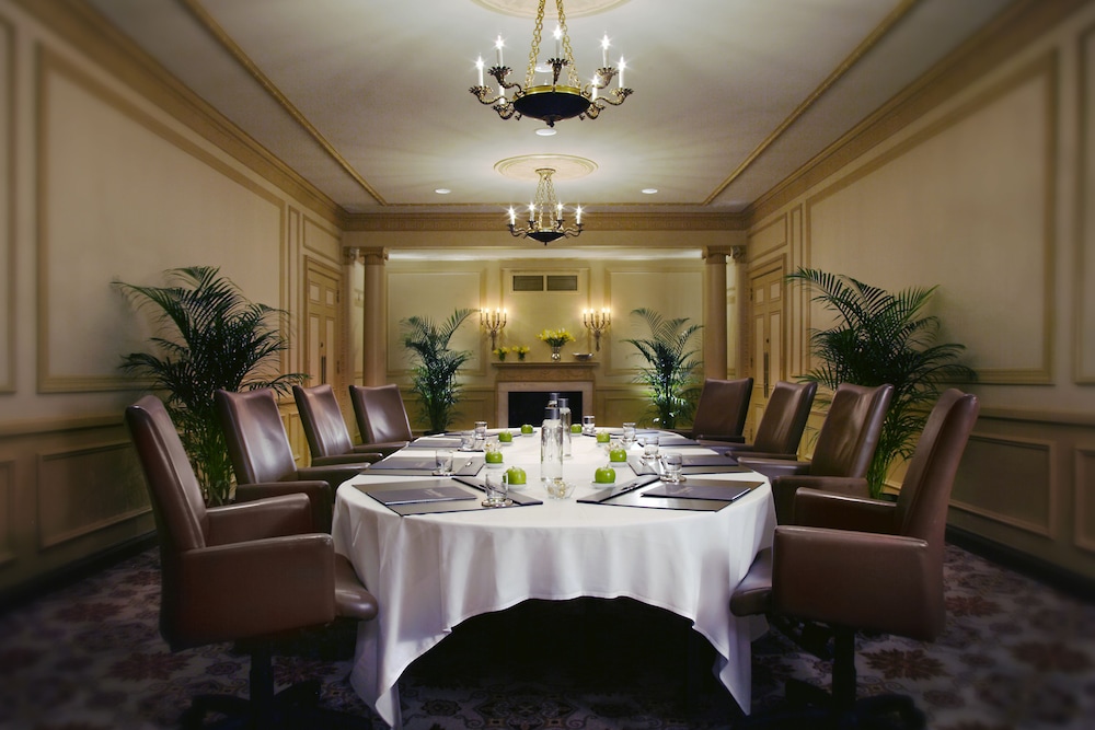 Palmer House a Hilton Hotel — Restaurant & bars in Chicago, Illinois