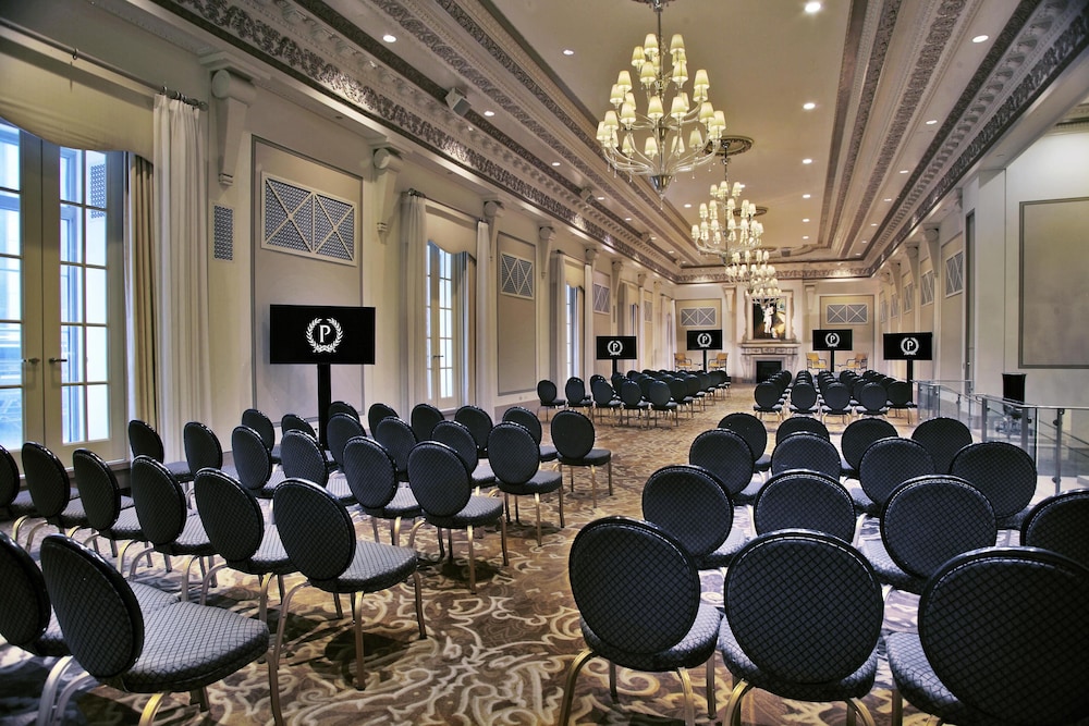Palmer House a Hilton Hotel — Hotel building in Chicago, Illinois