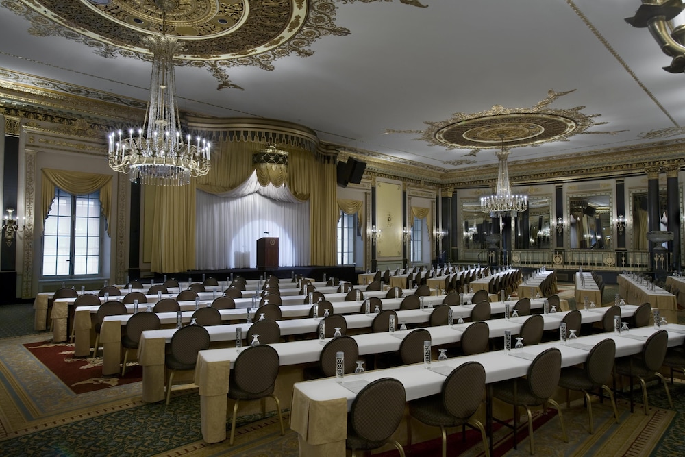 Palmer House a Hilton Hotel — Hotel building in Chicago, Illinois