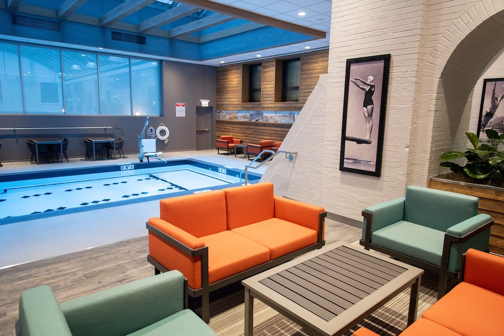 Palmer House a Hilton Hotel — Swimming pool in Chicago, Illinois