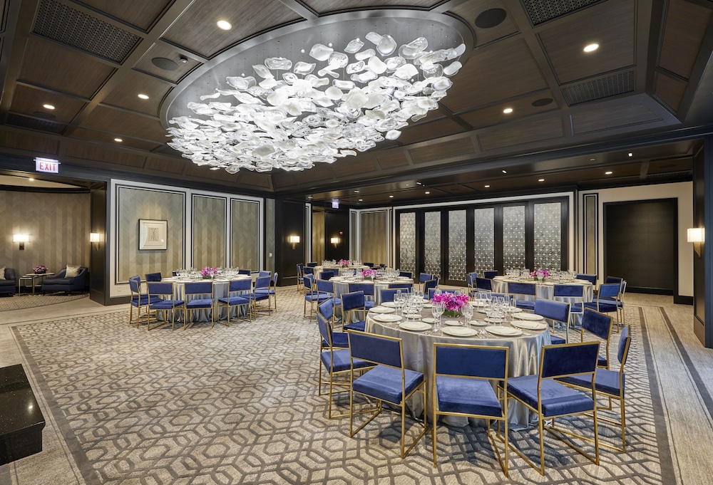 The Peninsula Chicago — Restaurant & bars in Chicago, Illinois