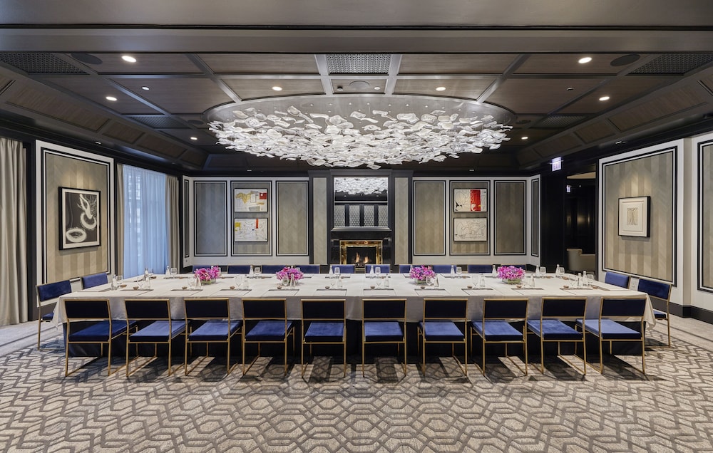 The Peninsula Chicago — Hotel building in Chicago, Illinois