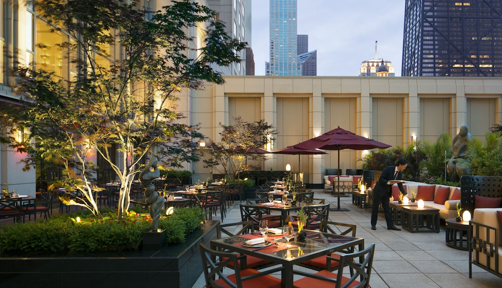 The Peninsula Chicago — Restaurant & bars in Chicago, Illinois
