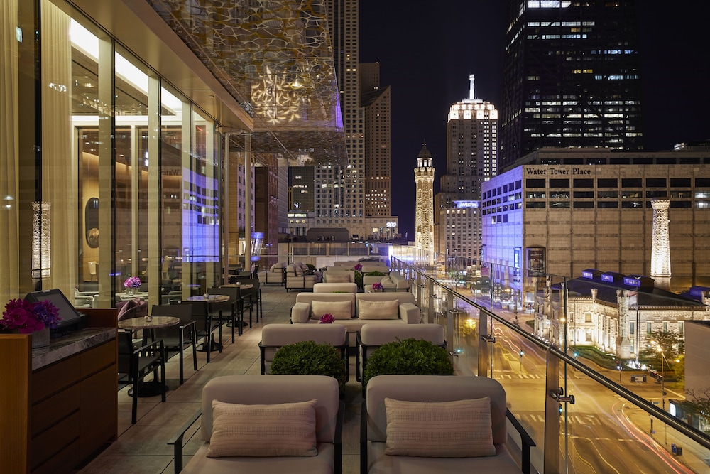 The Peninsula Chicago — Restaurant & bars in Chicago, Illinois