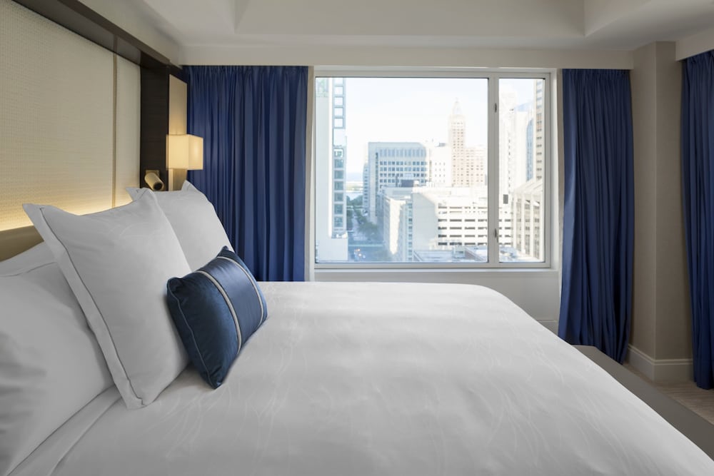 The Peninsula Chicago — Hotel rooms in Chicago, Illinois