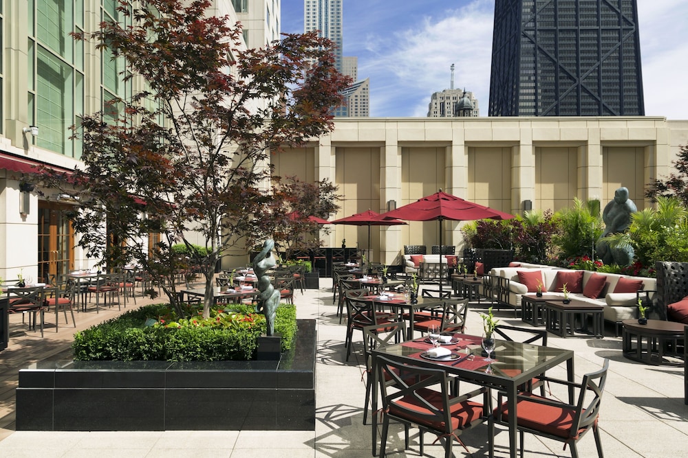 The Peninsula Chicago — Restaurant & bars in Chicago, Illinois