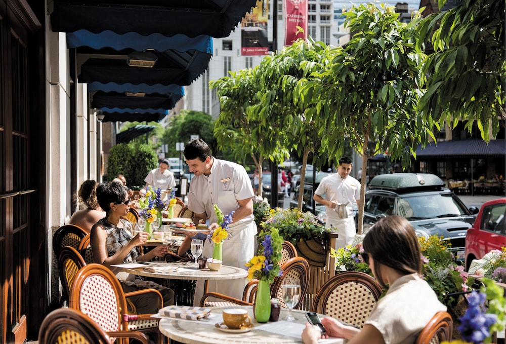 The Peninsula Chicago — Restaurant & bars in Chicago, Illinois