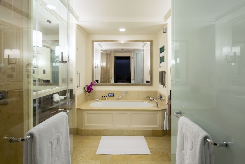The Peninsula Chicago — Hotel rooms in Chicago, Illinois