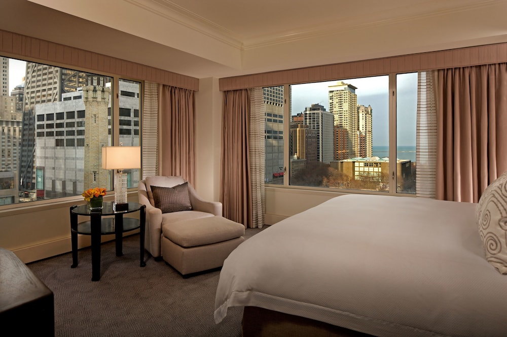 The Peninsula Chicago — Hotel rooms in Chicago, Illinois
