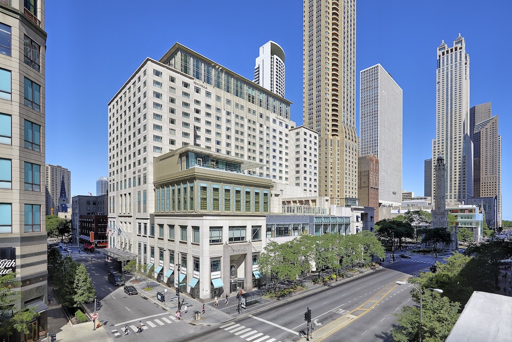 The Peninsula Chicago — Hotel building in Chicago, Illinois