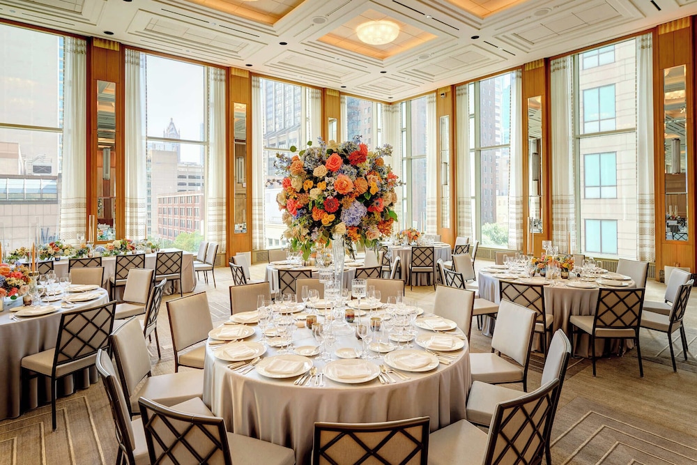 The Peninsula Chicago — Hotel building in Chicago, Illinois